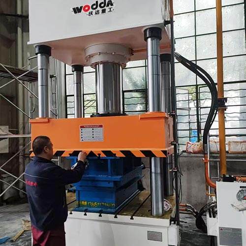 315噸不銹鋼水箱板液壓機(jī)