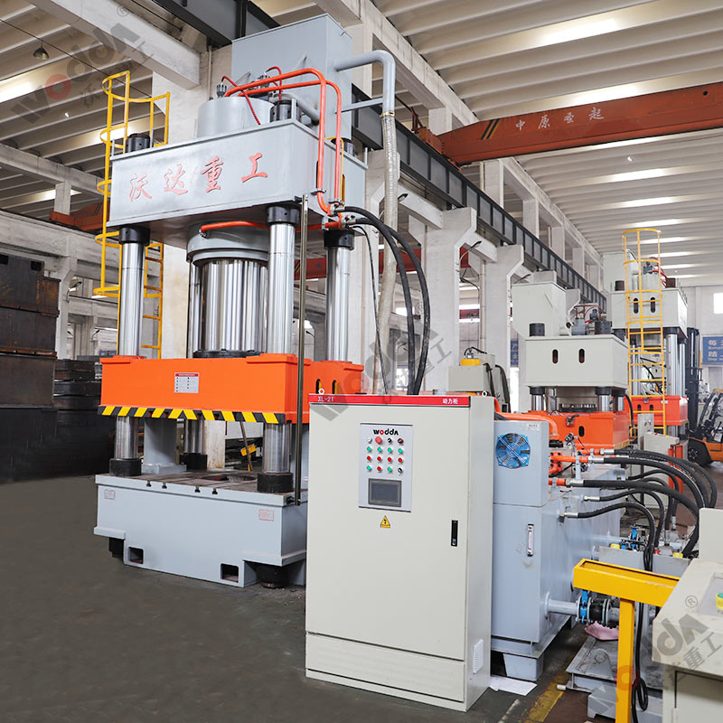 1000噸四柱液壓機(jī) 1000噸四柱液壓機(jī)