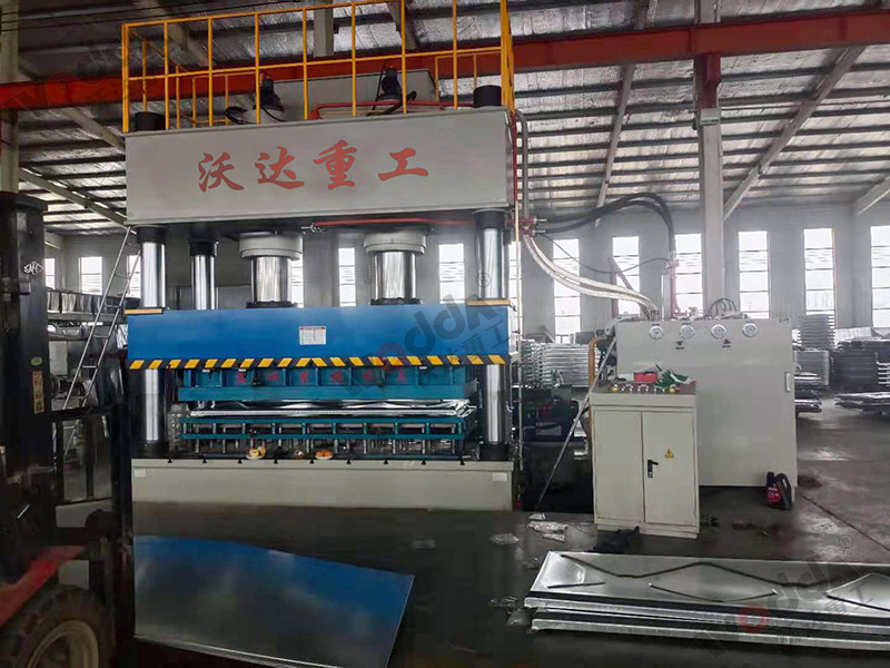 不銹鋼水箱板成型液壓機廠家,1000噸四柱液壓機介紹 不銹鋼水箱板成型液壓機廠家,1000噸四柱液壓機介紹