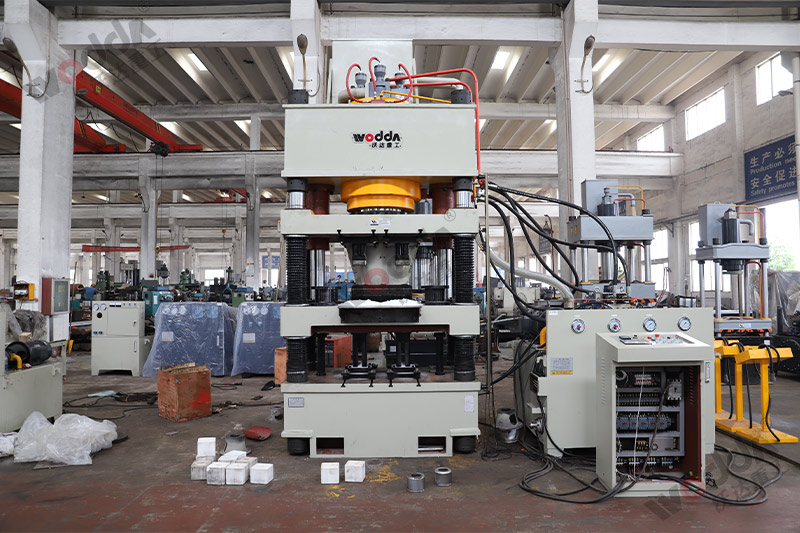 山東牛羊舔磚液壓機(jī)廠家哪家好? 山東牛羊舔磚液壓機(jī)廠家哪家好?