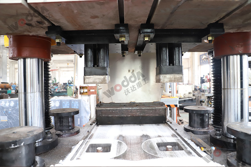 山東牛羊舔磚液壓機(jī)廠家哪家好? 山東牛羊舔磚液壓機(jī)廠家哪家好?