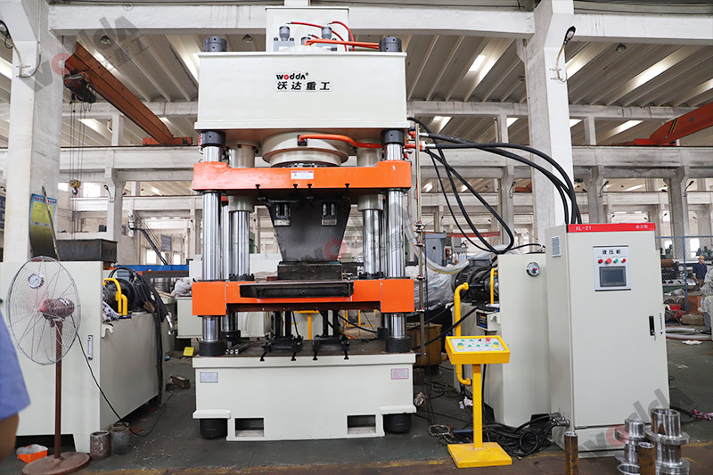 牛羊舔磚液壓機(jī)都有什么優(yōu)勢(shì)?山東四柱液壓機(jī)廠家分享 牛羊舔磚液壓機(jī)都有什么優(yōu)勢(shì)?山東四柱液壓機(jī)廠家分享