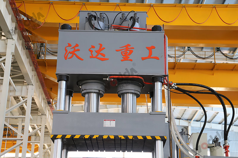 1000噸四柱液壓機細(xì)節(jié) 1000噸四柱液壓機細(xì)節(jié)