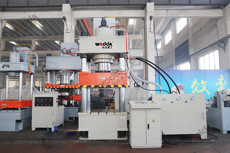 500噸三梁四柱液壓機(jī) 500噸三梁四柱液壓機(jī)