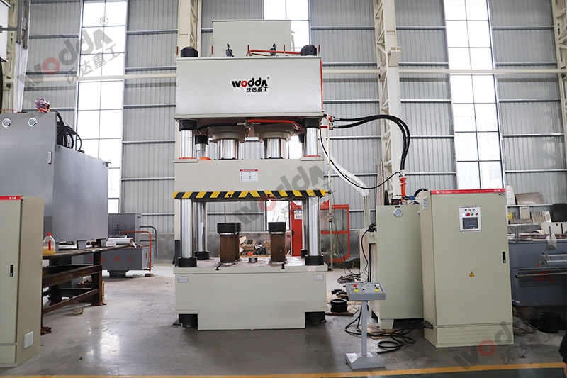 塑料托盤生產(chǎn)設(shè)備機(jī)器-800噸四柱液壓機(jī) 塑料托盤生產(chǎn)設(shè)備機(jī)器-800噸四柱液壓機(jī)