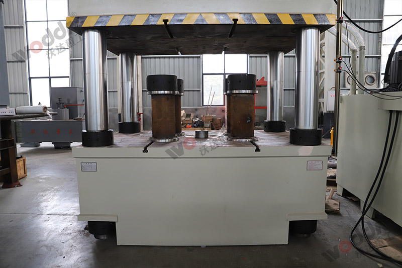 塑料托盤生產(chǎn)設(shè)備機(jī)器-800噸四柱液壓機(jī) 塑料托盤生產(chǎn)設(shè)備機(jī)器-800噸四柱液壓機(jī)