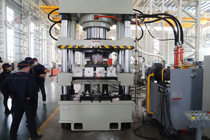 全自動(dòng)630噸鹽磚機(jī) 全自動(dòng)630噸鹽磚機(jī)