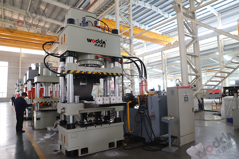 全自動(dòng)630噸鹽磚機(jī) 全自動(dòng)630噸鹽磚機(jī)