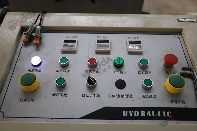 315噸耐火材料液壓機控制臺 315噸耐火材料液壓機控制臺