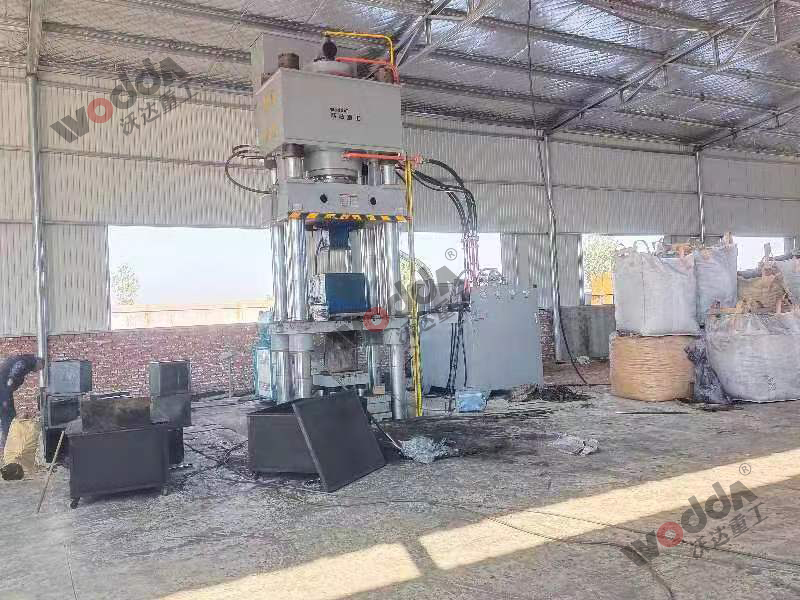 800噸匣缽成型液壓機(jī) 800噸匣缽成型液壓機(jī)