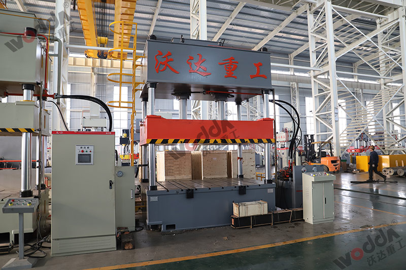 200噸汽車門板成型機 200噸汽車門板成型機