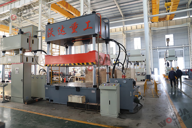 200噸汽車門板成型機 200噸汽車門板成型機