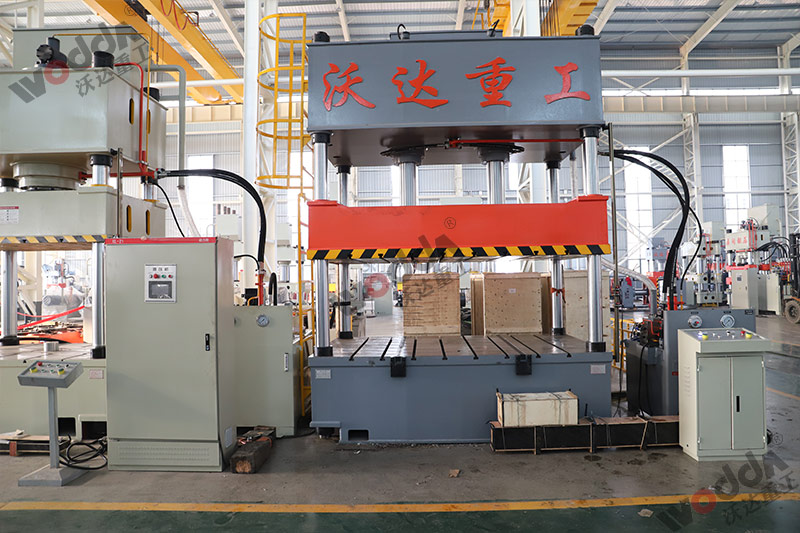 200噸汽車門板成型機 200噸汽車門板成型機