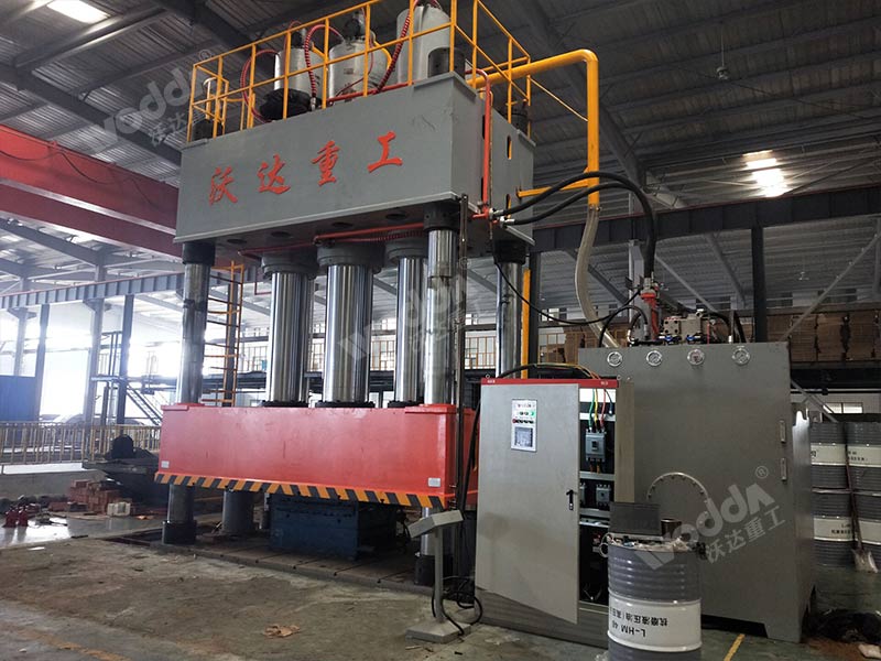 2000噸汽車導(dǎo)流罩成型液壓機哪家好? 2000噸汽車導(dǎo)流罩成型液壓機哪家好?