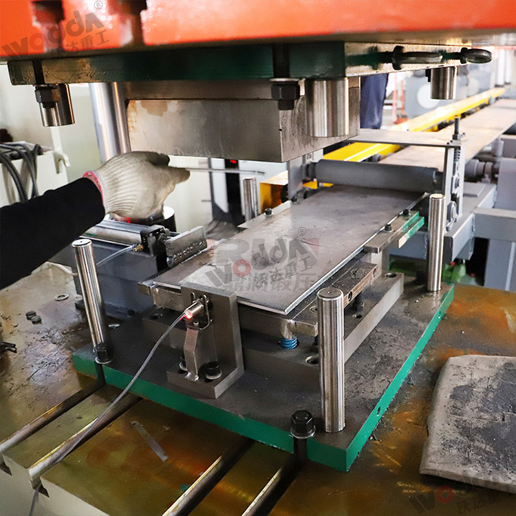 礦用錨桿托盤液壓機沖壓錨桿托盤現場 礦用錨桿托盤液壓機沖壓錨桿托盤現場