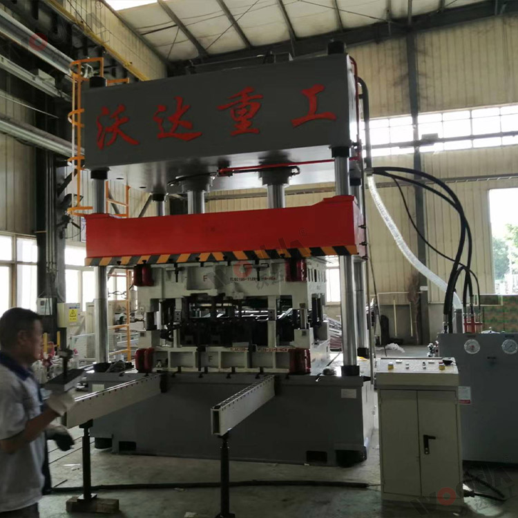 200噸汽車內飾件(門板)液壓機(圖1) 200噸汽車內飾件(門板)液壓機(圖1)