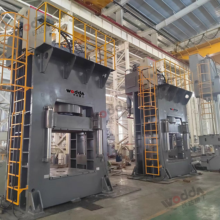 1800噸框架式液壓機(兩臺).jpg 1800噸框架式液壓機(兩臺).jpg