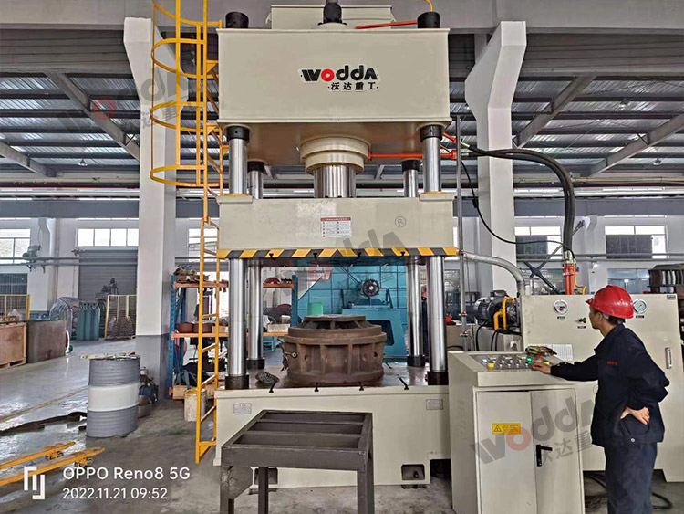 315噸汽車配件液壓機(jī)(圖1) 315噸汽車配件液壓機(jī)(圖1)