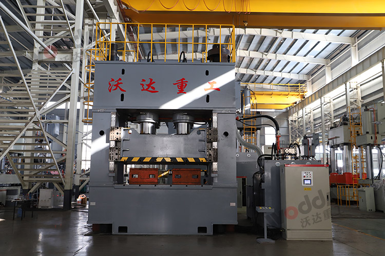 2000噸框架液壓機(jī) 2000噸框架液壓機(jī)