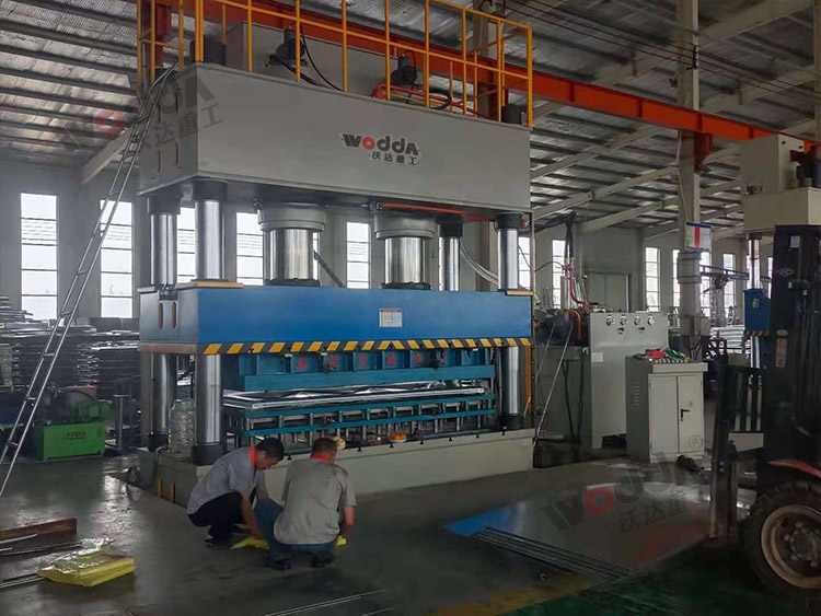 1000噸不銹鋼水箱板液壓機 1000噸不銹鋼水箱板液壓機