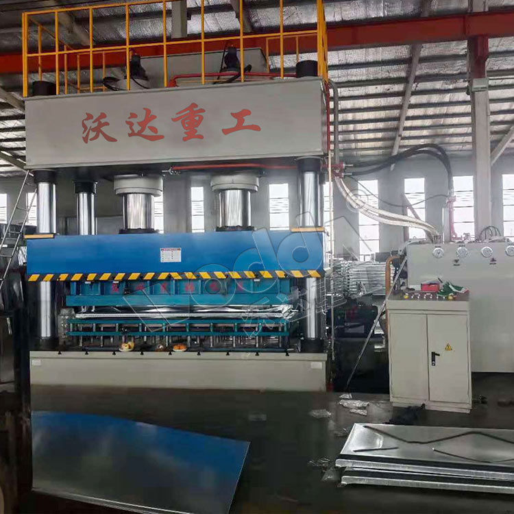 1000噸不銹鋼水箱板成型液壓機.jpg 1000噸不銹鋼水箱板成型液壓機.jpg