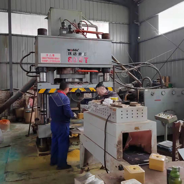 800噸鹽磚機 800噸鹽磚機