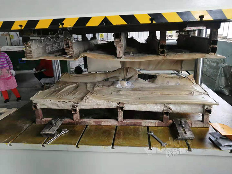 200噸液壓機熱壓汽車內飾件 200噸液壓機熱壓汽車內飾件