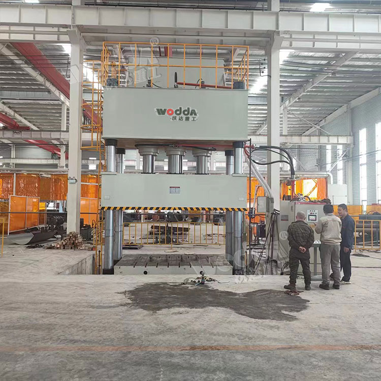 1000噸汽車配件拉伸液壓機客戶現場 1000噸汽車配件拉伸液壓機客戶現場