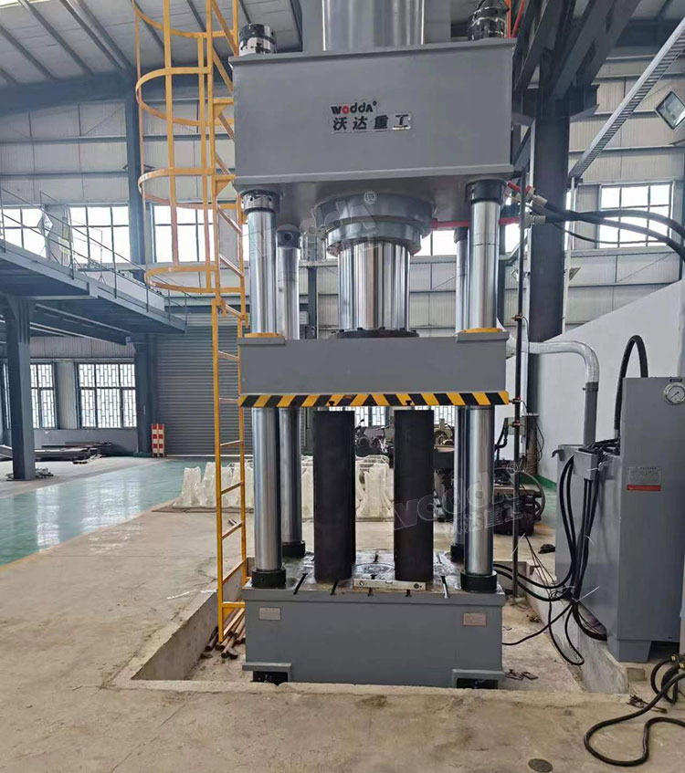 復合材料模壓機客戶車間現場 復合材料模壓機客戶車間現場