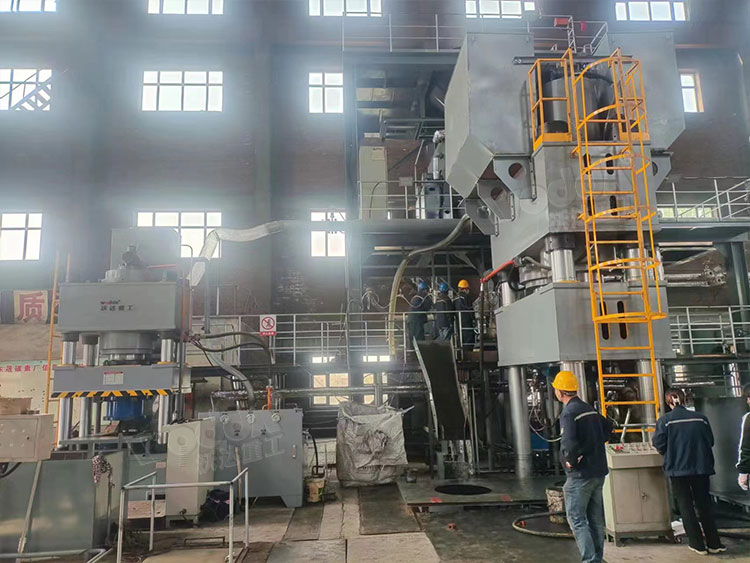 石墨坩堝液壓機客戶車間現場