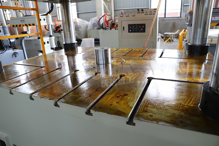 500噸液壓機(jī)帶頂出缸 500噸液壓機(jī)帶頂出缸