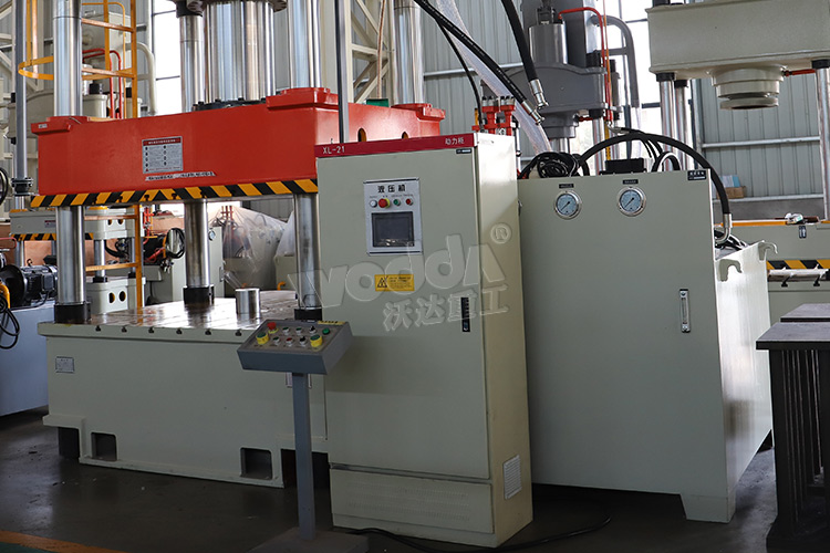 500噸液壓機(jī)(PLC動(dòng)力柜、移動(dòng)控制臺(tái)) 500噸液壓機(jī)(PLC動(dòng)力柜、移動(dòng)控制臺(tái))