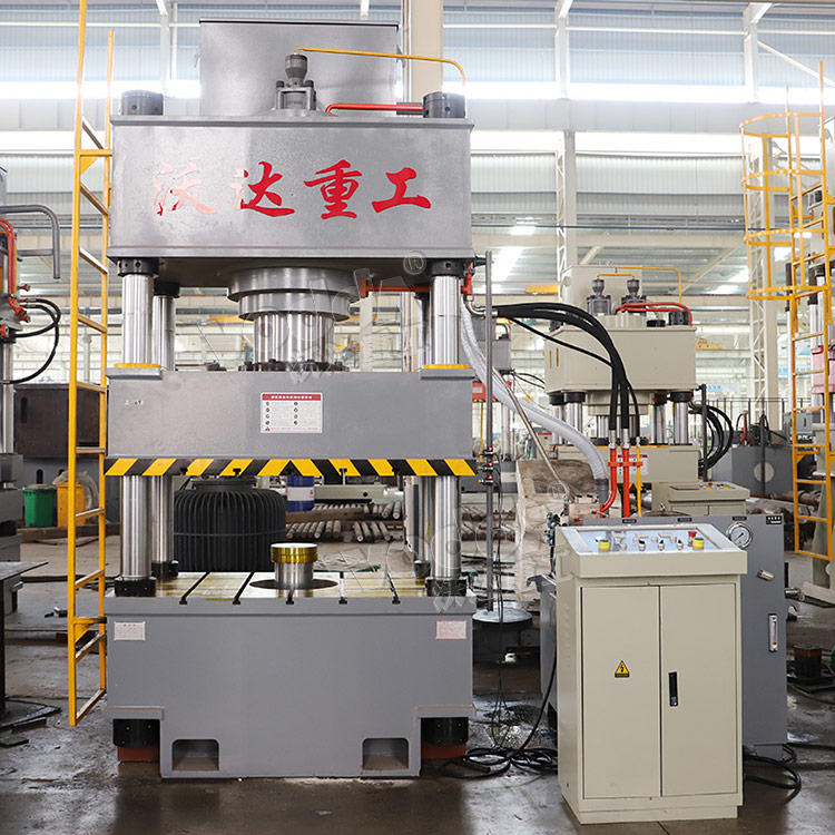 水箱板成型液壓機車間實拍 水箱板成型液壓機車間實拍