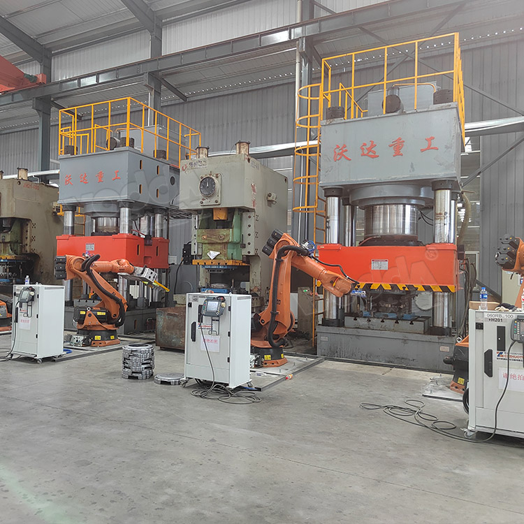 2000噸四柱液壓機(jī) 2000噸四柱液壓機(jī)