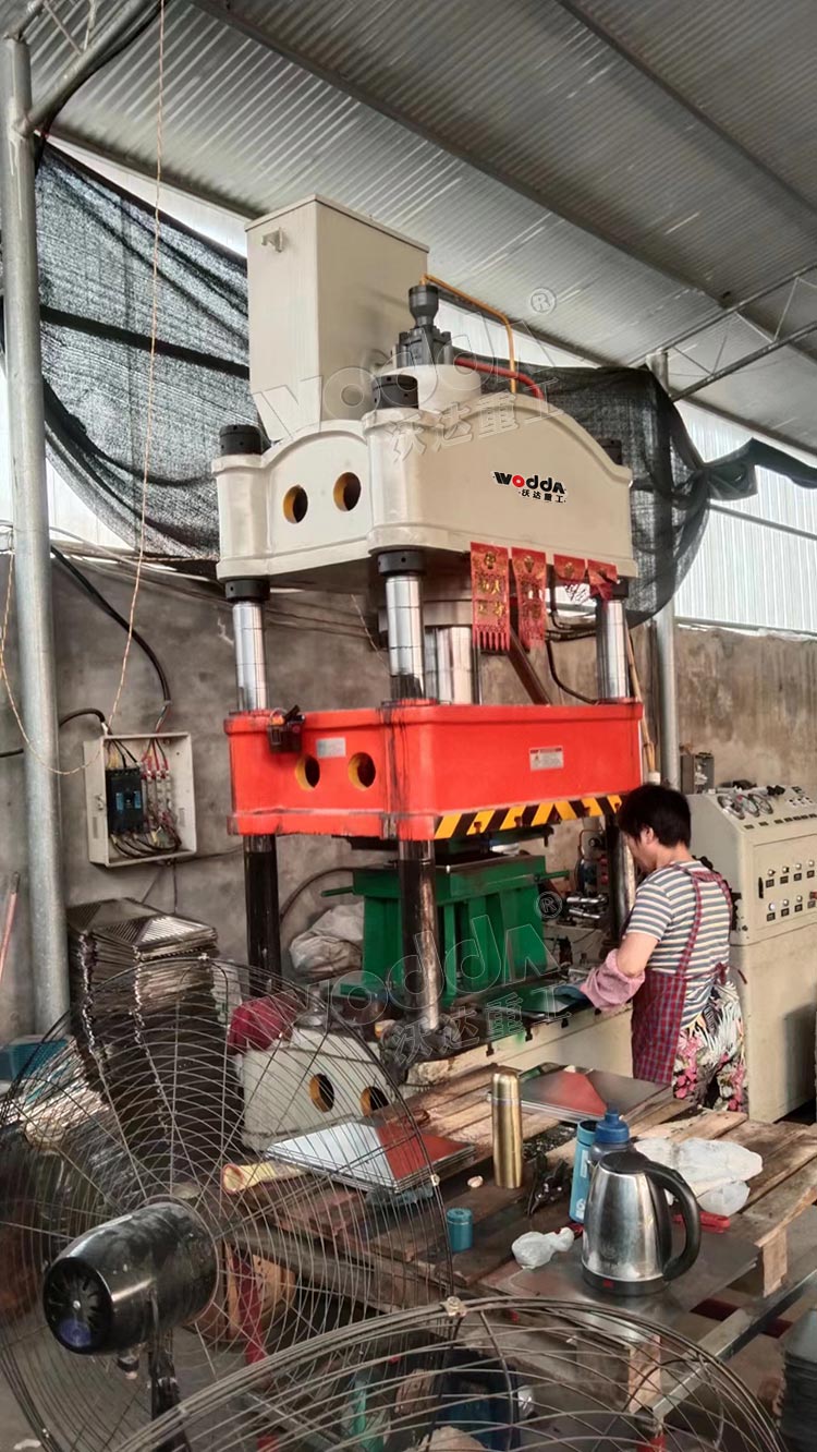 200噸四柱液壓機拉伸不銹鋼濾網成型