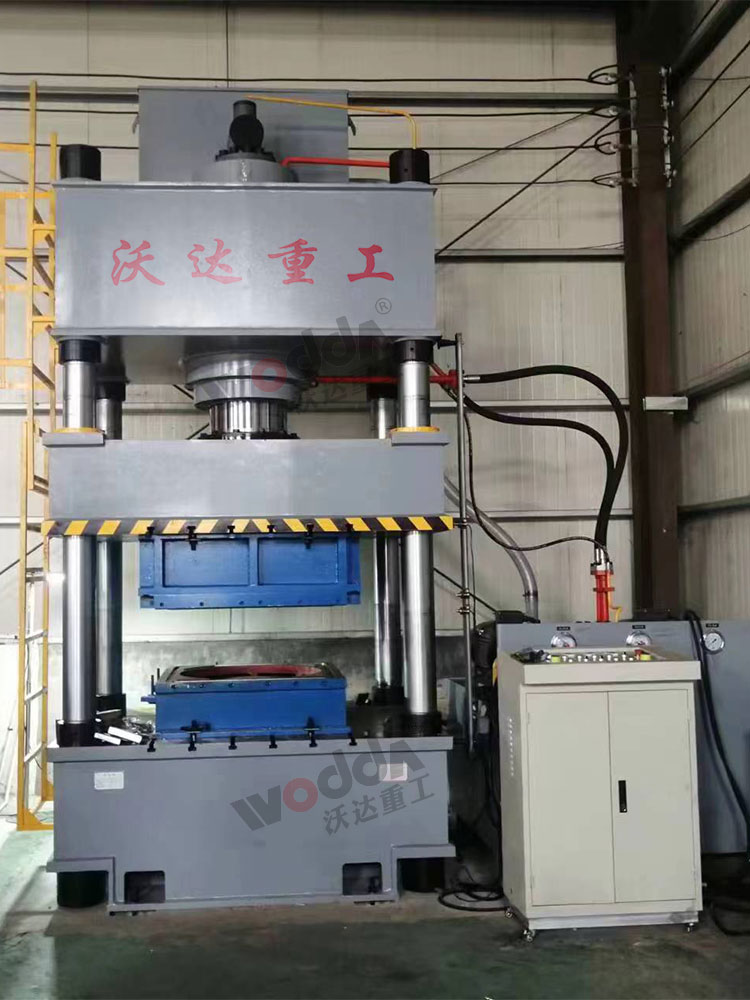 500噸不銹鋼水箱板液壓機(jī) 500噸不銹鋼水箱板液壓機(jī)