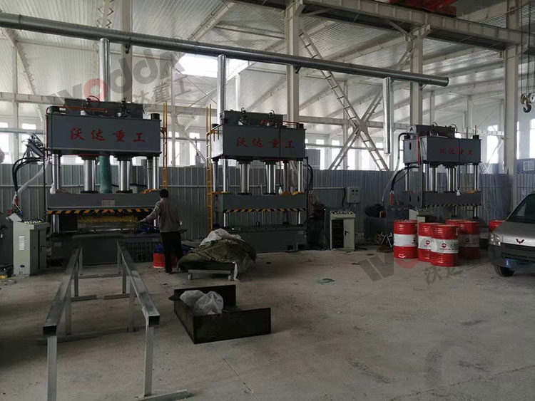 315噸復合漏糞板液壓機使用現場