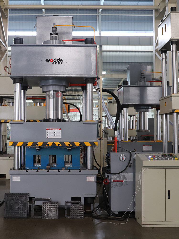 315噸樹脂井蓋成型液壓機(jī) 315噸樹脂井蓋成型液壓機(jī)