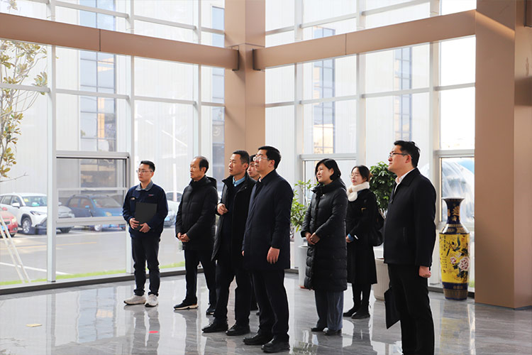 徐州市委常委、經(jīng)開區(qū)黨工委書記張克一行蒞臨山東沃達(dá)重工調(diào)研考察