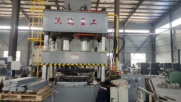 500噸汽車配件拉伸液壓機(jī)客戶現(xiàn)場(chǎng) 500噸汽車配件拉伸液壓機(jī)客戶現(xiàn)場(chǎng)