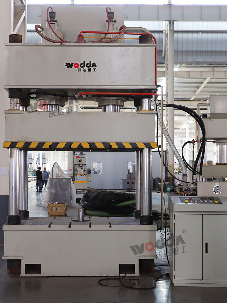 400噸三梁四柱液壓機(jī) 400噸三梁四柱液壓機(jī)