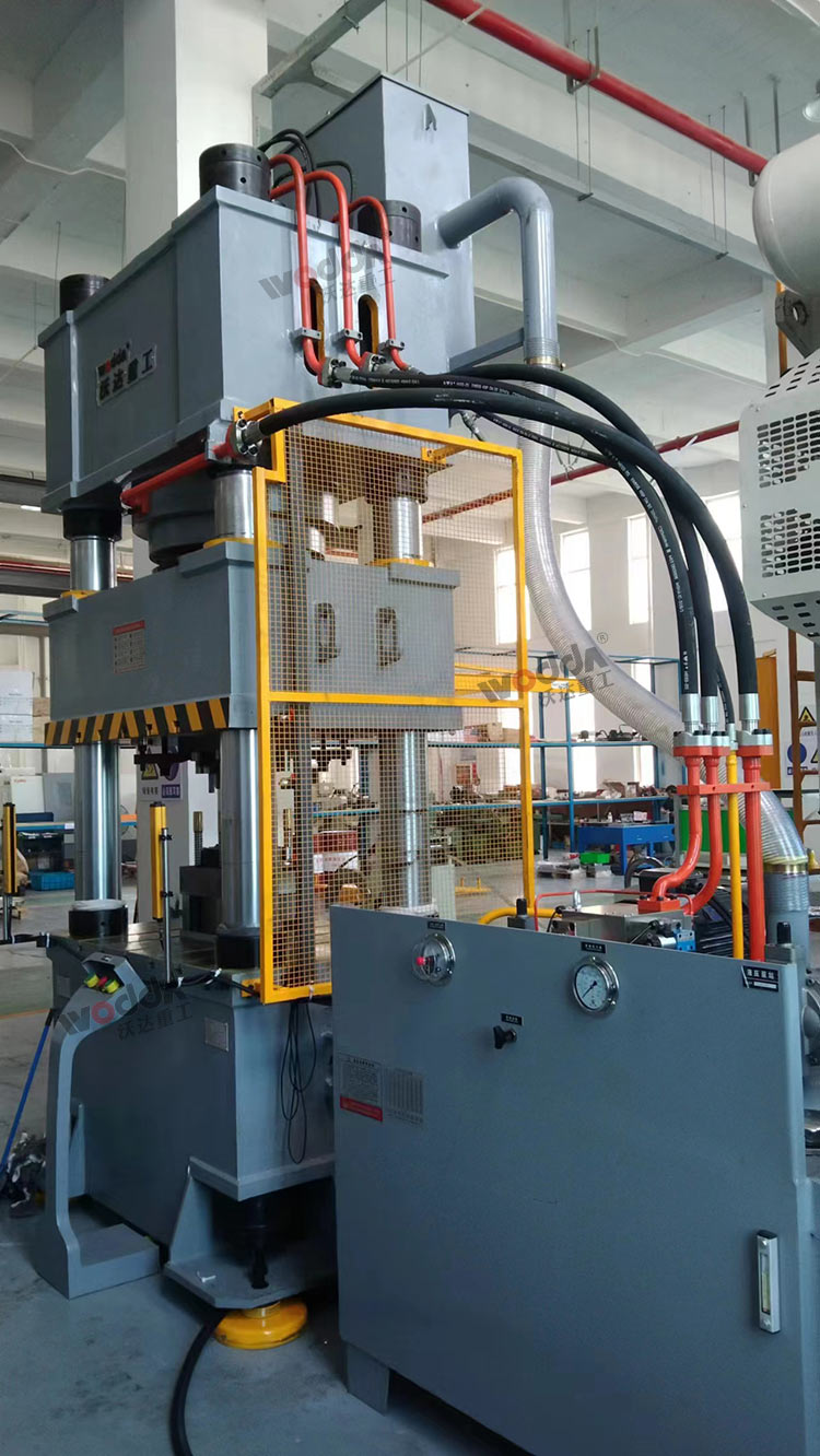 630噸汽車零部件成型液壓機客戶現場