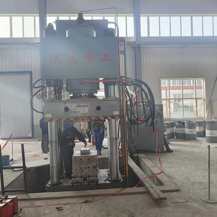 匣缽液壓機(jī)安裝現(xiàn)場(chǎng) 匣缽液壓機(jī)安裝現(xiàn)場(chǎng)