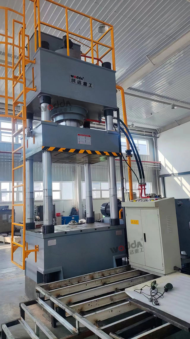 500噸三梁四柱液壓機客戶現場