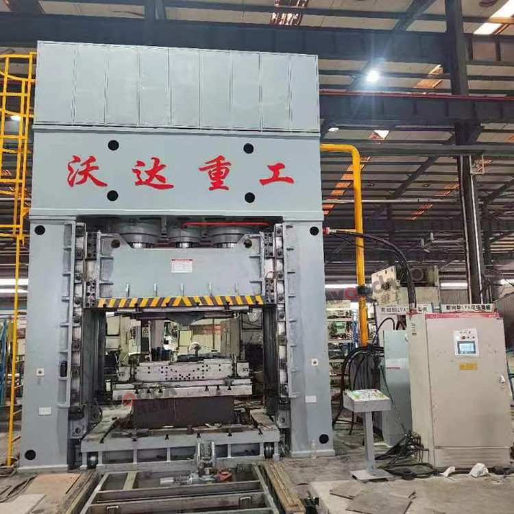 1250噸框架式液壓機客戶現(xiàn)場 1250噸框架式液壓機客戶現(xiàn)場