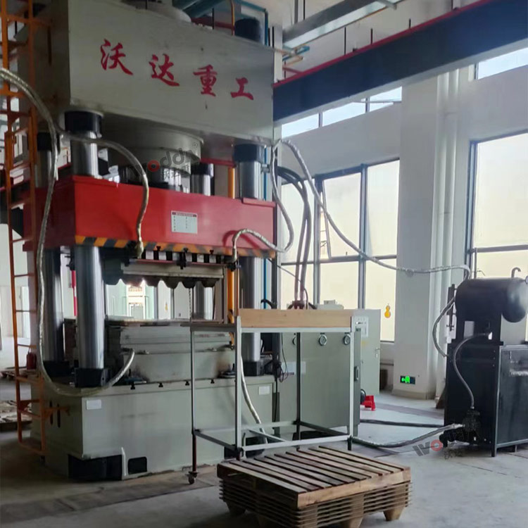 1000噸木屑托盤成型液壓機(三梁四柱液壓機) 1000噸木屑托盤成型液壓機(三梁四柱液壓機)