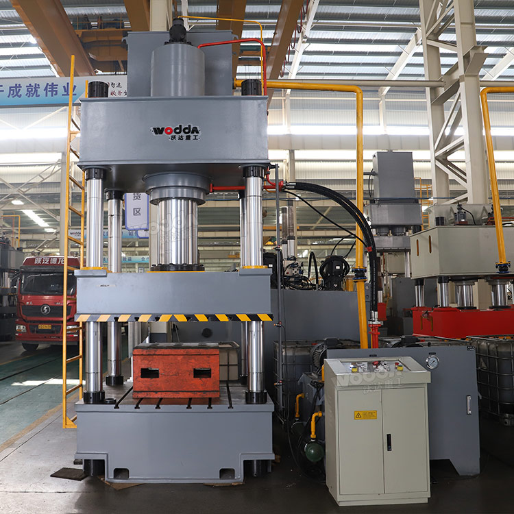 500噸三梁四柱液壓機(jī) 500噸三梁四柱液壓機(jī)