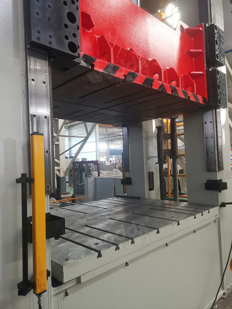 800噸框架式液壓機細節 800噸框架式液壓機細節