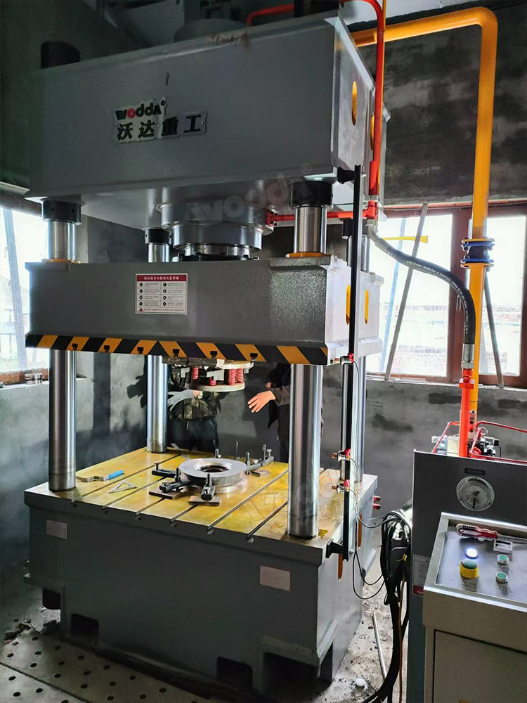 315噸金屬板材成型液壓機 315噸金屬板材成型液壓機