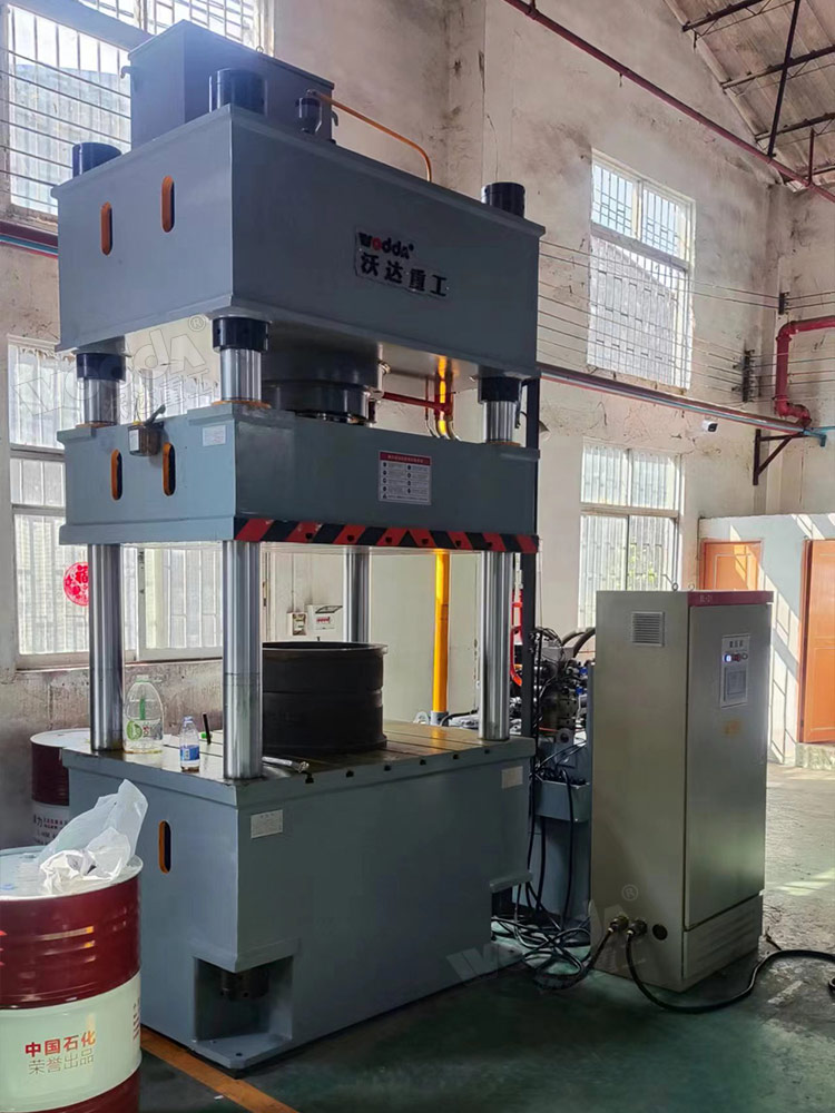 315噸伺服液壓機客戶現場 315噸伺服液壓機客戶現場